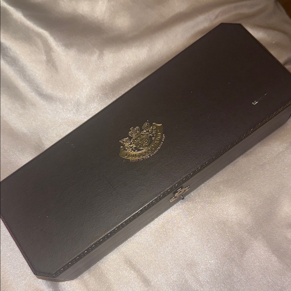 Vintage Y2K Juicy Couture Gold and Black Floral Charm Bracelet - Picture 4 of 6